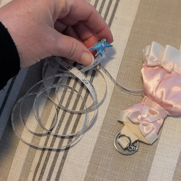 Disney Cinderella Keychain With Measuring Tape - Picture 8 of 9